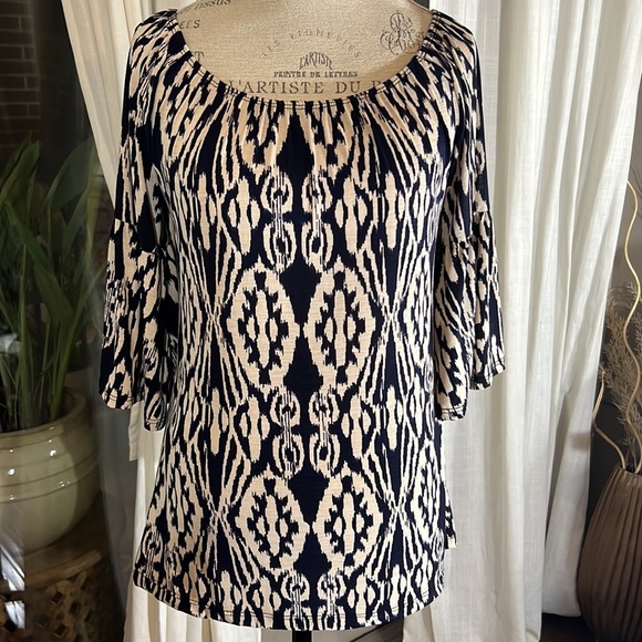 Vall Tops - Vall navy cream off white pattern women’s blouse shirt. Size small​